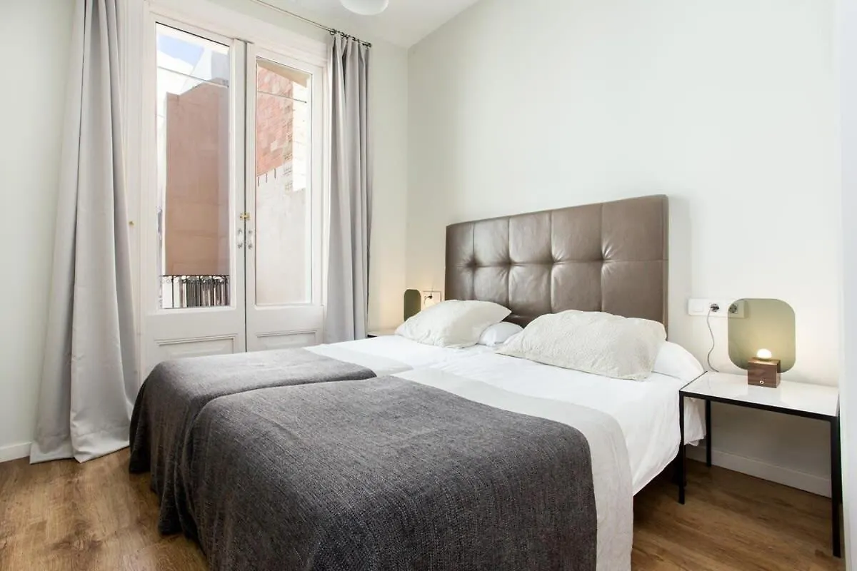 アパート Centric 3Bedroom In Las Ramblas 2 1B バルセロナ スペイン